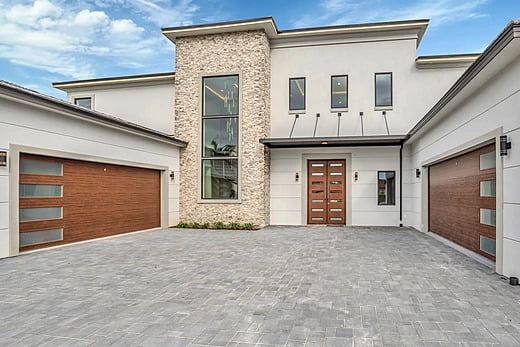 ModernMediterraneanHome1